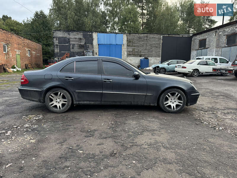 Седан Mercedes-Benz E-Class 2004 в Ровно