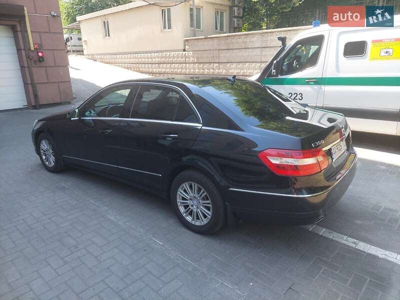 Седан Mercedes-Benz E-Class 2010 в Запорожье