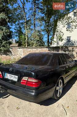 Седан Mercedes-Benz E-Class 2000 в 