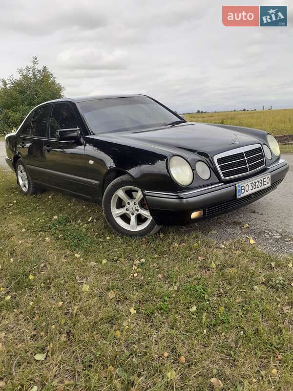 Седан Mercedes-Benz E-Class 1999 в 
