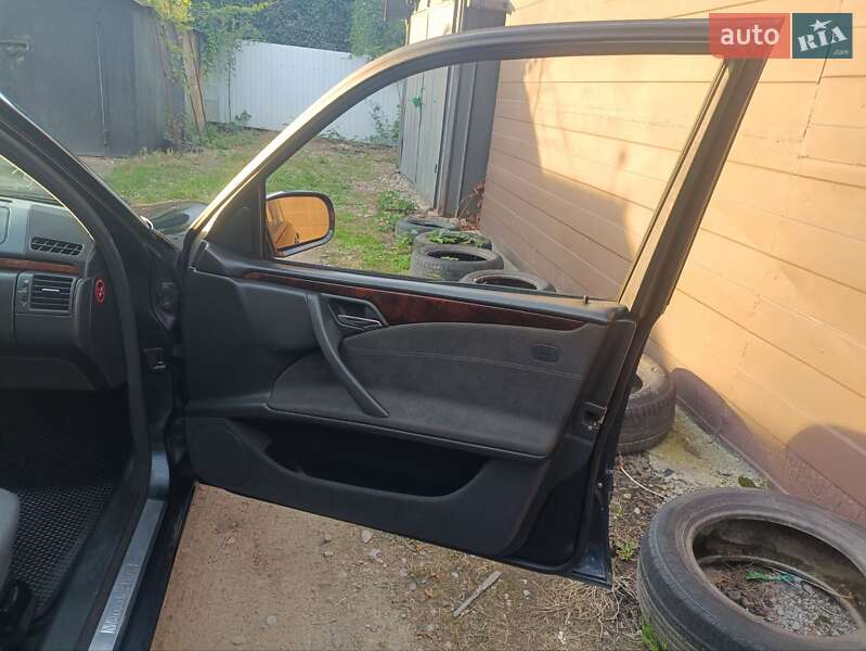 Седан Mercedes-Benz E-Class 2000 в Ивано-Франковске
