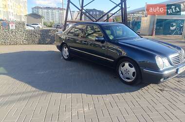 Седан Mercedes-Benz E-Class 2000 в 