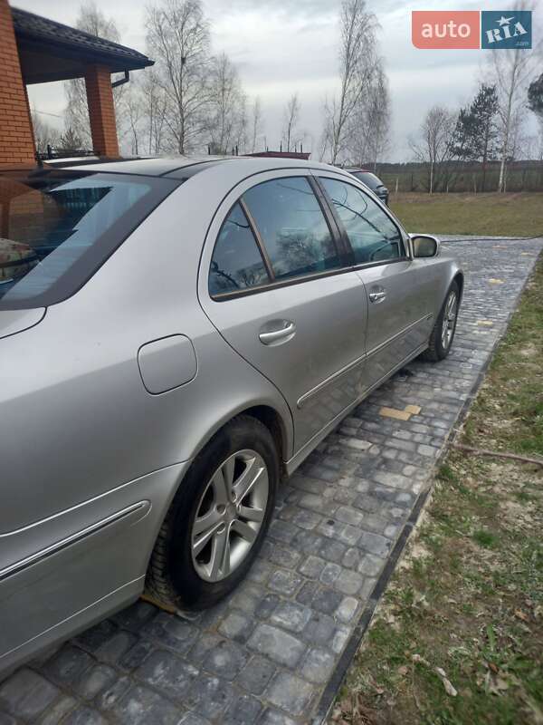 Седан Mercedes-Benz E-Class 2004 в Ратным