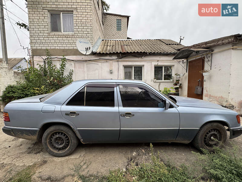 Седан Mercedes-Benz E-Class 1992 в Николаеве