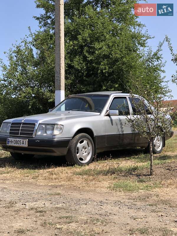 Седан Mercedes-Benz E-Class 1992 в 