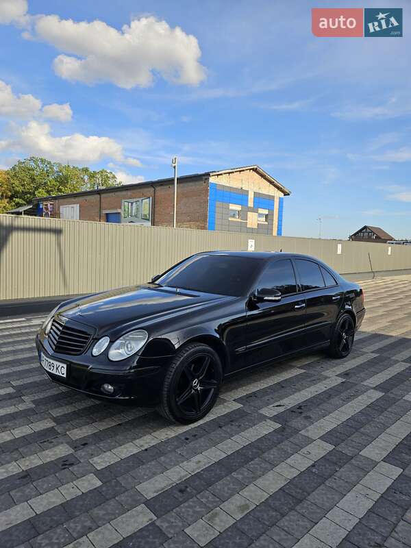 Седан Mercedes-Benz E-Class 2007 в Конопнице