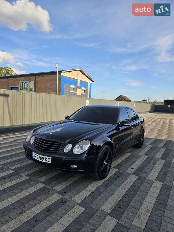 Седан Mercedes-Benz E-Class 2007 в Конопнице
