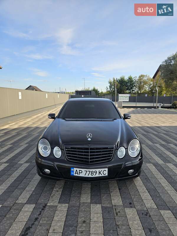 Седан Mercedes-Benz E-Class 2007 в Конопнице