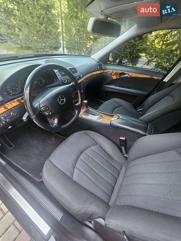Седан Mercedes-Benz E-Class 2007 в Конопнице