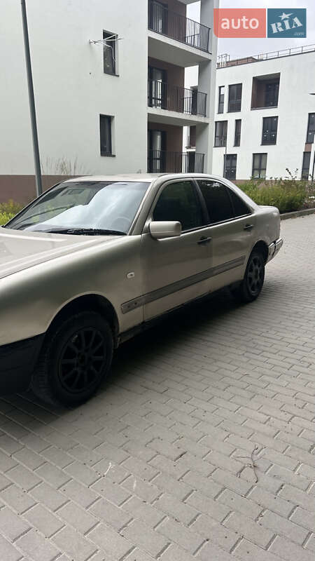 Седан Mercedes-Benz E-Class 1997 в Львове