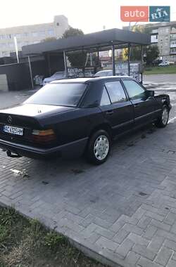 Седан Mercedes-Benz E-Class 1986 в 