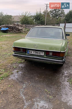 Седан Mercedes-Benz E-Class 1984 в 