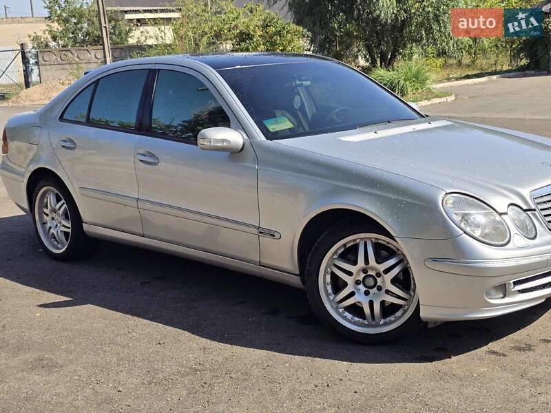 Седан Mercedes-Benz E-Class 2002 в Кривому Розі