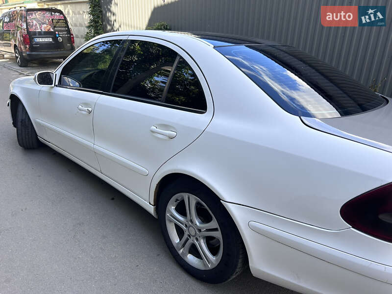 Седан Mercedes-Benz E-Class 2003 в Киеве