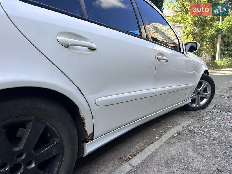 Седан Mercedes-Benz E-Class 2003 в Киеве
