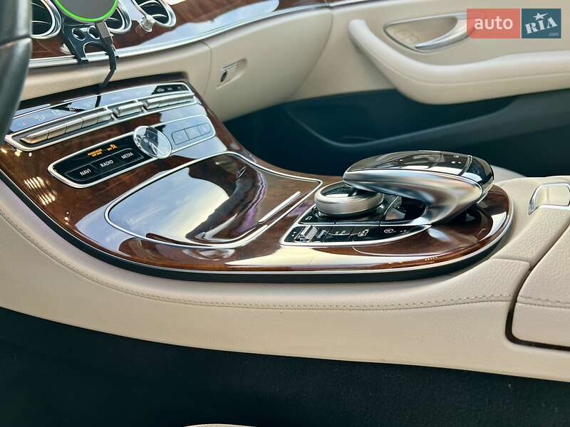 Седан Mercedes-Benz E-Class 2019 в Киеве