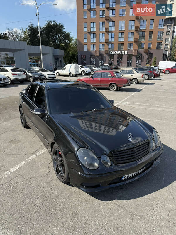 Седан Mercedes-Benz E-Class 2002 в Днепре