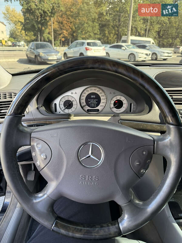 Седан Mercedes-Benz E-Class 2002 в Днепре