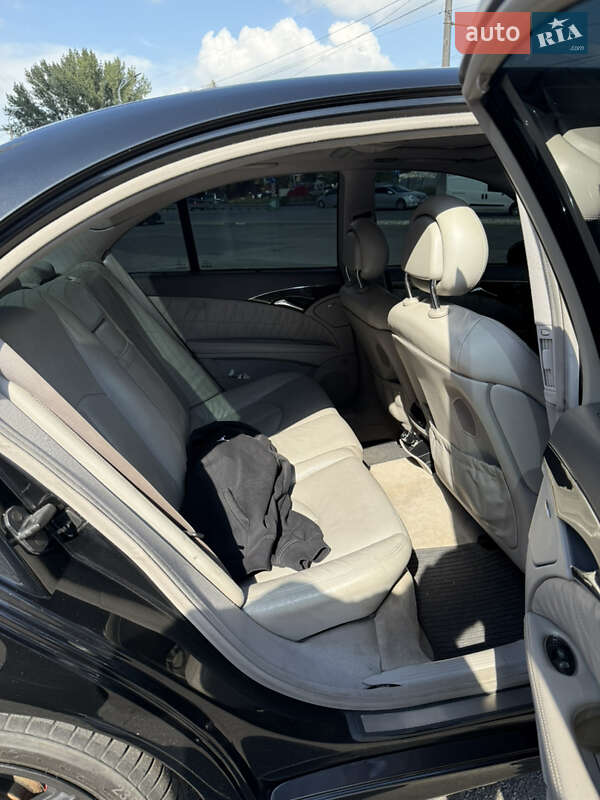 Седан Mercedes-Benz E-Class 2002 в Днепре
