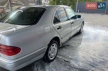 Седан Mercedes-Benz E-Class 1999 в 