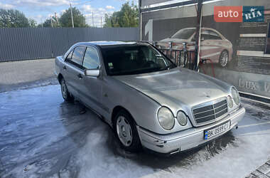Седан Mercedes-Benz E-Class 1999 в 
