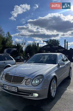 Седан Mercedes-Benz E-Class 2004 в Костополе