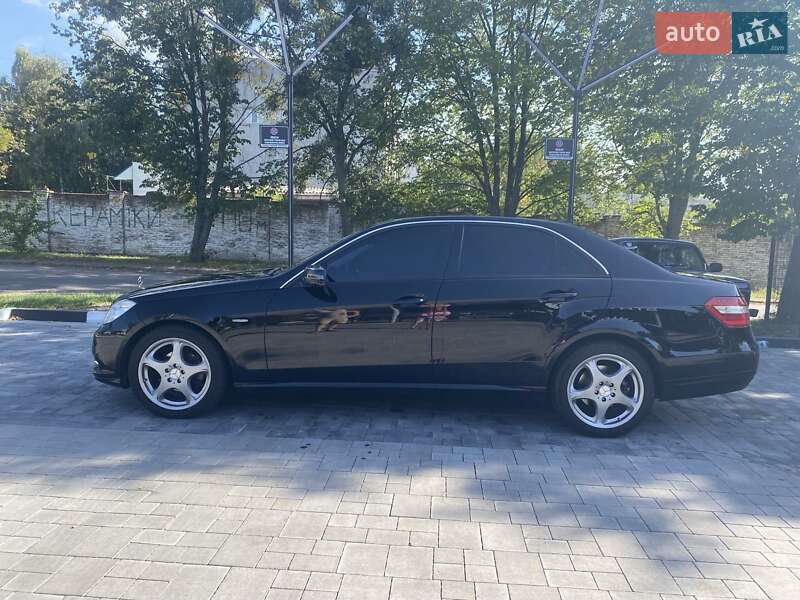 Седан Mercedes-Benz E-Class 2011 в Рівному