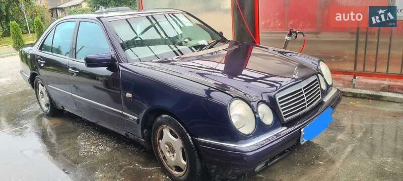 Седан Mercedes-Benz E-Class 1999 в Львове