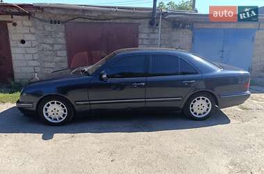 Седан Mercedes-Benz E-Class 1999 в Кривом Роге