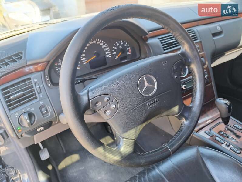 Седан Mercedes-Benz E-Class 1999 в Кривому Розі