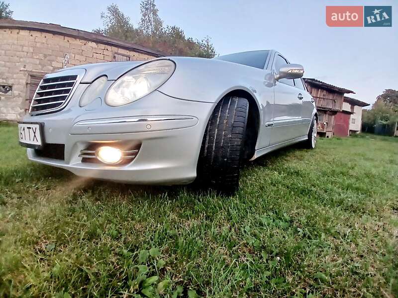 Седан Mercedes-Benz E-Class 2008 в 