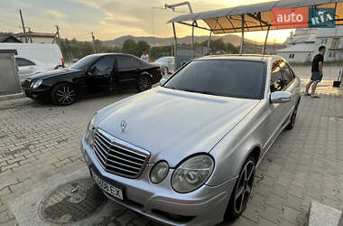 Седан Mercedes-Benz E-Class 2002 в Черновцах