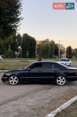 Седан Mercedes-Benz E-Class 2000 в 