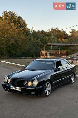 Седан Mercedes-Benz E-Class 2000 в 