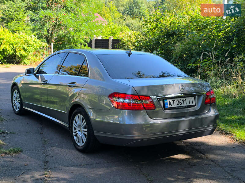Седан Mercedes-Benz E-Class 2012 в Калуше
