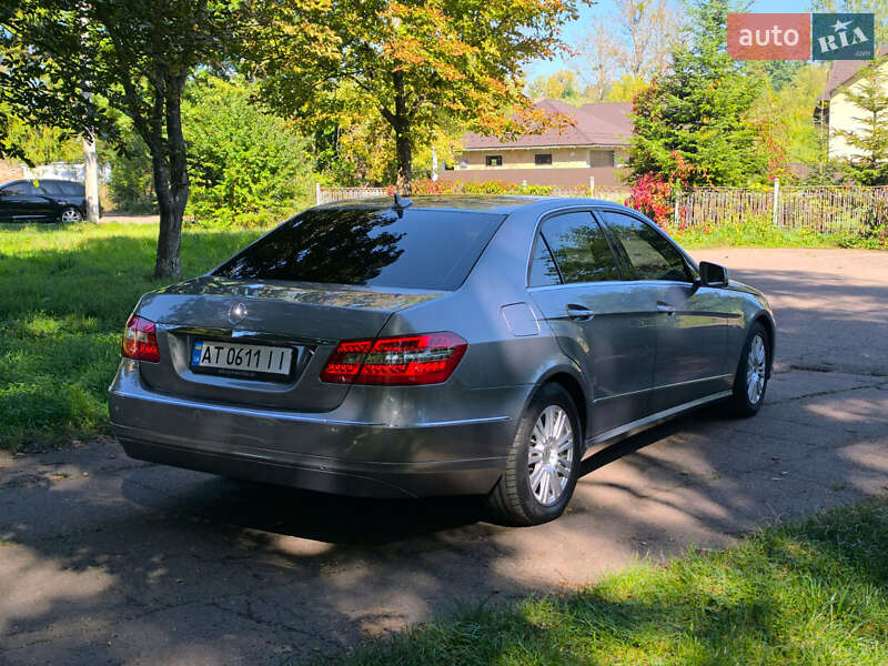 Седан Mercedes-Benz E-Class 2012 в Калуше