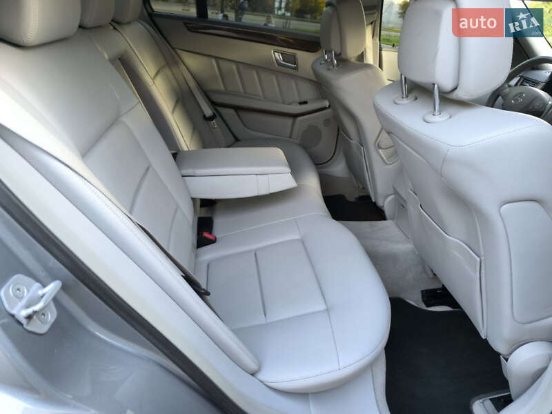 Седан Mercedes-Benz E-Class 2012 в Калуше