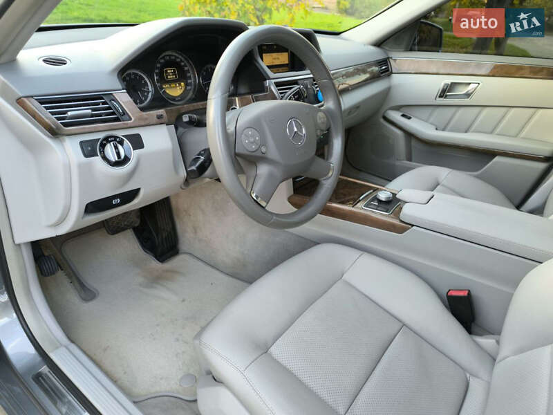 Седан Mercedes-Benz E-Class 2012 в Калуше