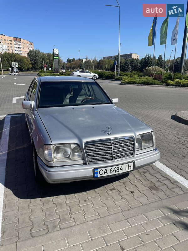 Mercedes-Benz E-Class 1989
