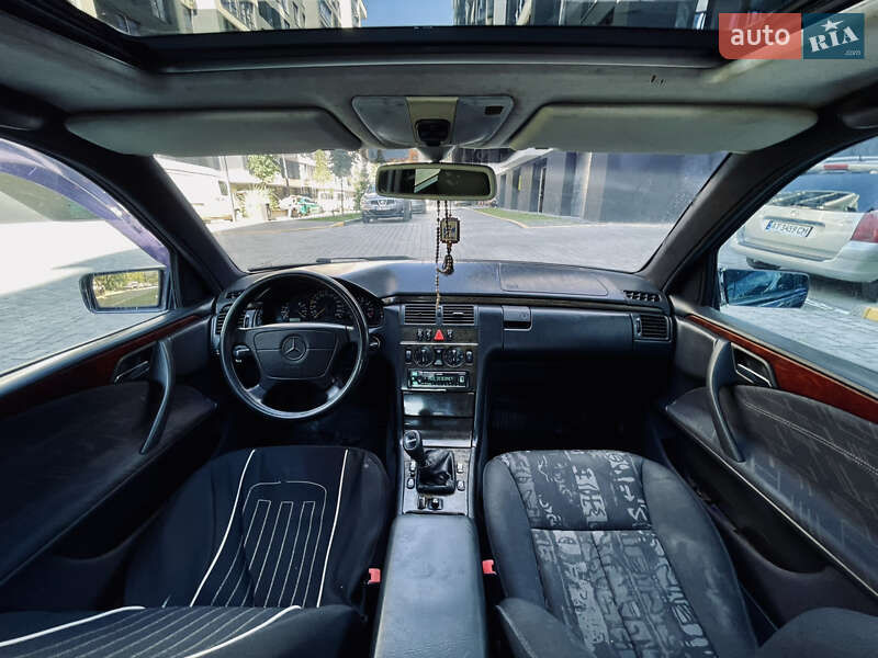 Седан Mercedes-Benz E-Class 1997 в Ивано-Франковске