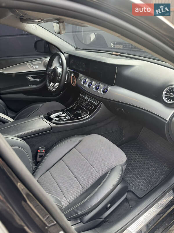 Седан Mercedes-Benz E-Class 2017 в Киеве