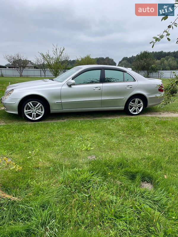 Седан Mercedes-Benz E-Class 2003 в Яворове