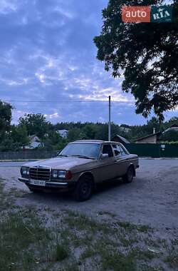 Седан Mercedes-Benz E-Class 1983 в Василькові