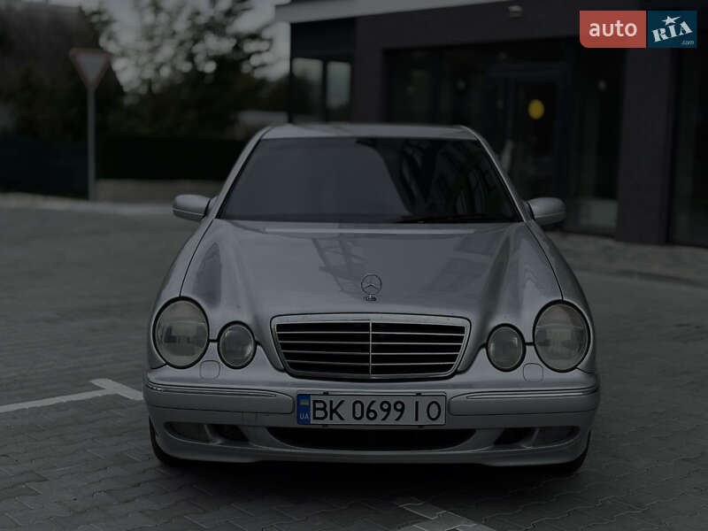 Седан Mercedes-Benz E-Class 1999 в Вараше