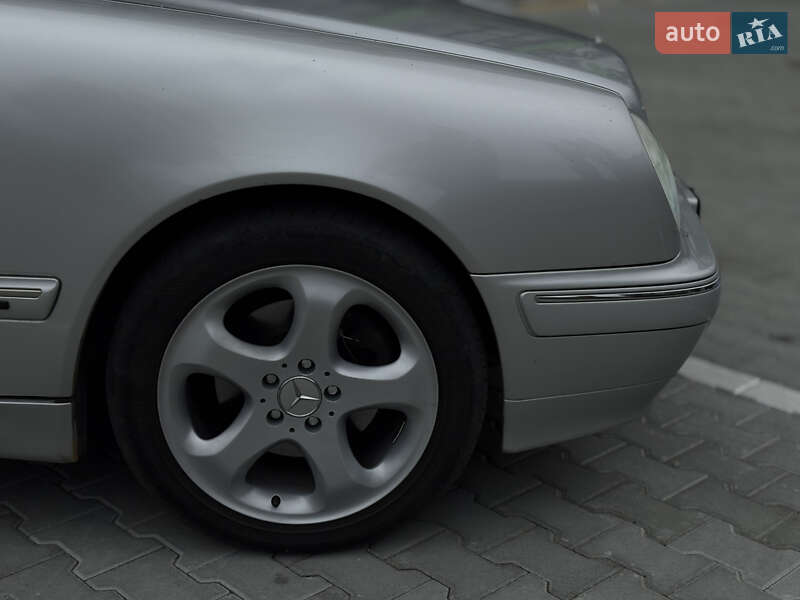 Седан Mercedes-Benz E-Class 1999 в Вараше