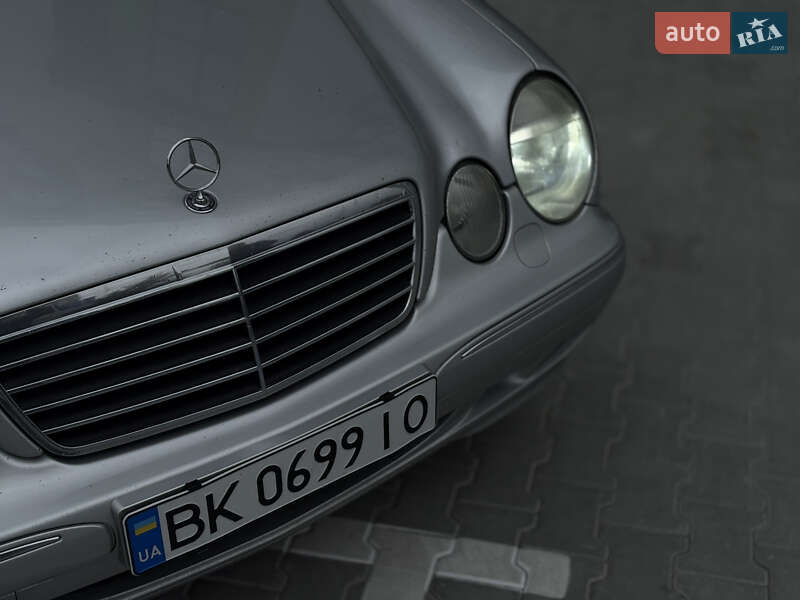 Седан Mercedes-Benz E-Class 1999 в Вараше