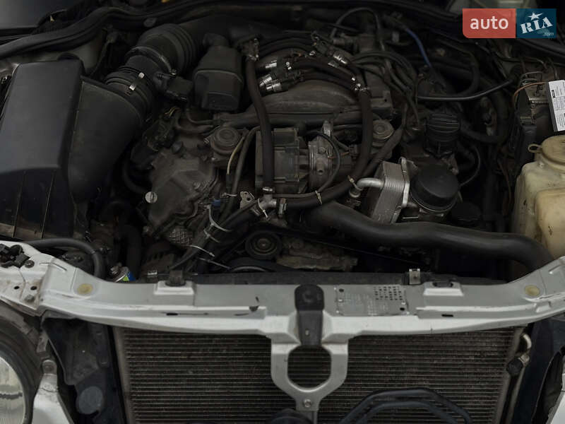 Седан Mercedes-Benz E-Class 1999 в Вараше