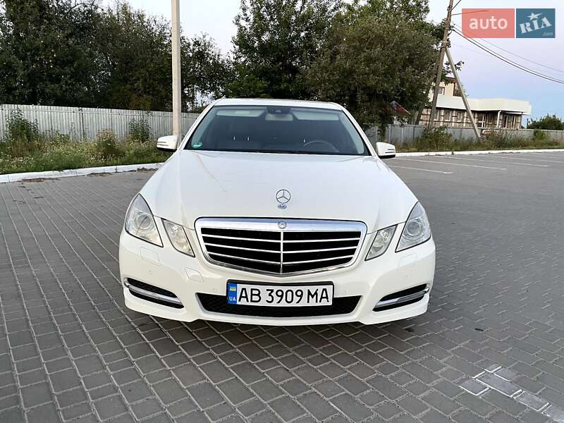 Седан Mercedes-Benz E-Class 2011 в Шишаки