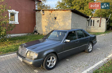 Седан Mercedes-Benz E-Class 1988 в Чернівцях