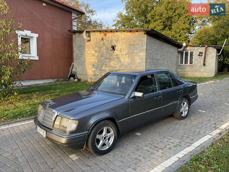 Седан Mercedes-Benz E-Class 1988 в 